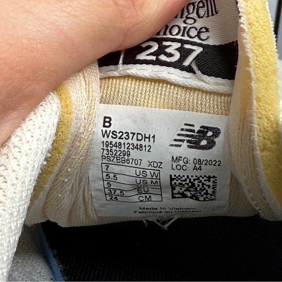 New Balance Off White Beige Sneakers Size 7 - Picture 11 of 11